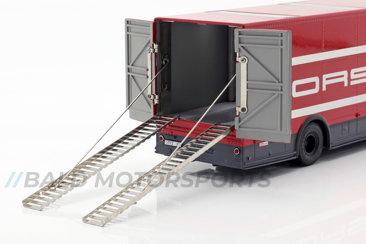 Mercedes Benz Renntransporter O 317 1:43 Schuco