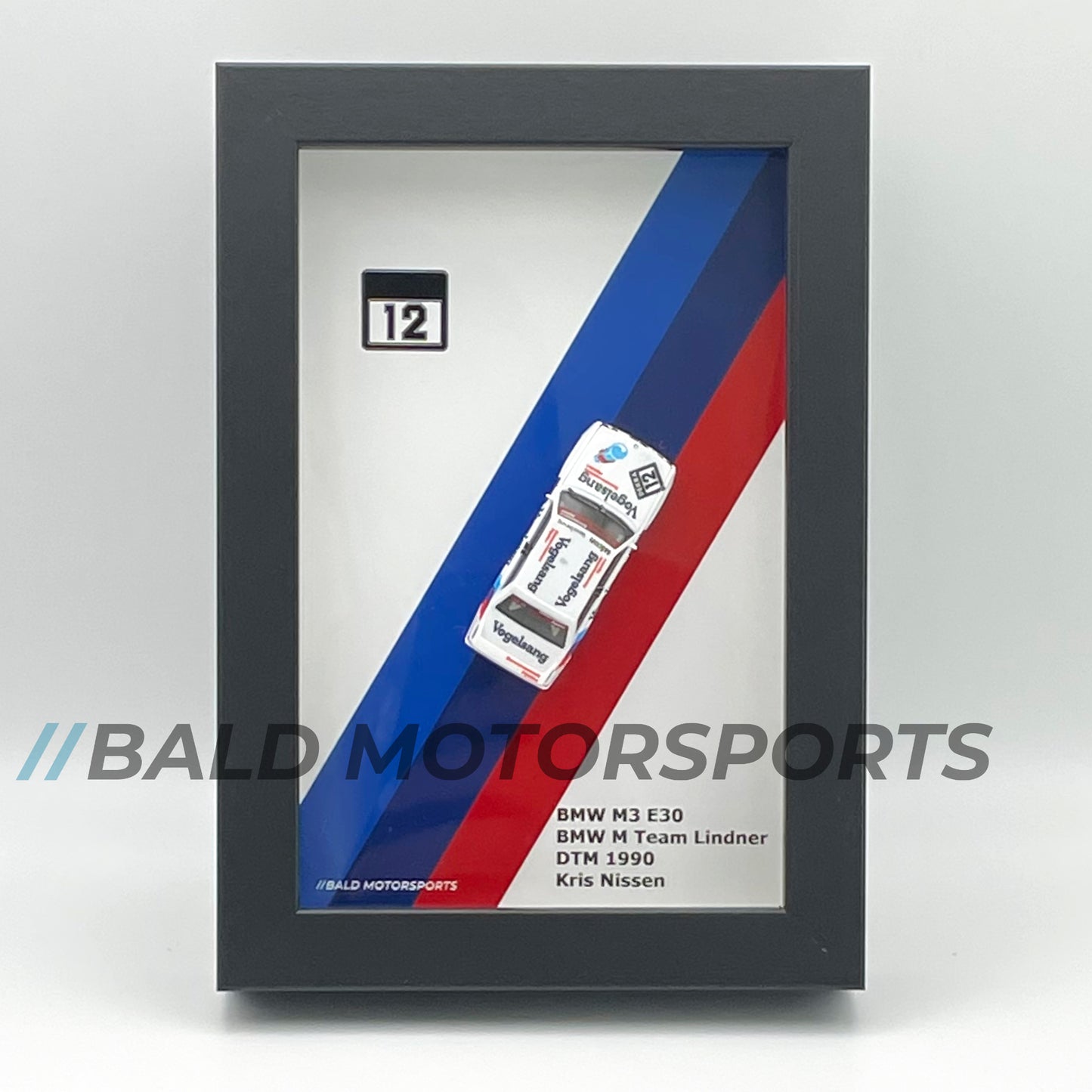 3D-Bilderrahmen mit Modellauto 1:87 BMW M3 E30 BMW M Team Lindner DTM 1990 Kris Nissen
