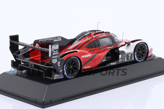 Produkt-Bundle bestehend aus limitiertem Modellauto Porsche 963 24h Daytona 2023 Campbell, Christensen, Nasr im Maßstab 1:43 inklusive passender Keramiktasse