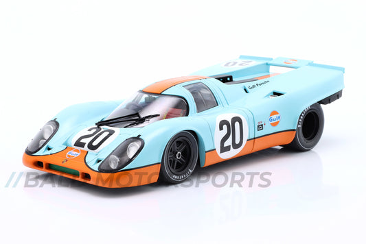 Produkt-Bundle bestehend aus Porsche 917K Le Mans 1971 im Maßstab 1:18 und den passenden Motorsportsocken