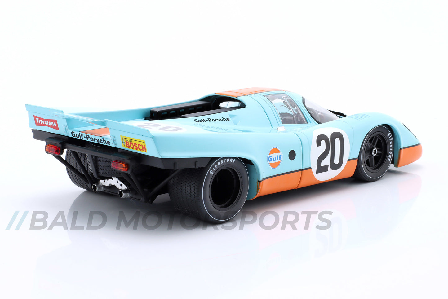 Produkt-Bundle bestehend aus Porsche 917K Le Mans 1971 im Maßstab 1:18 und den passenden Motorsportsocken