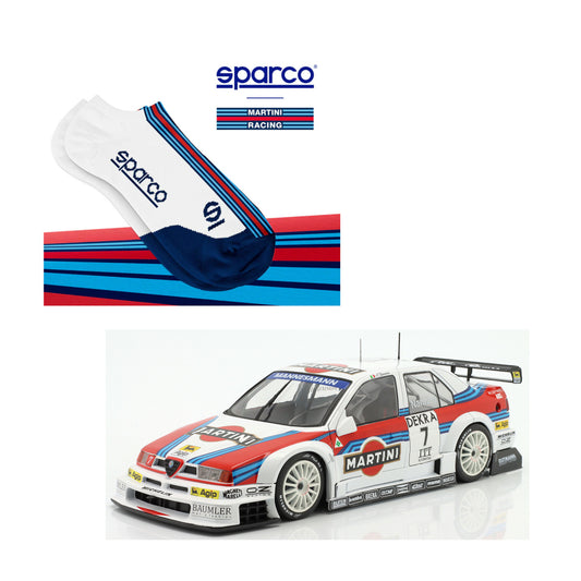 Produkt-Bundle bestehend aus Alfa Romeo 155 V6 TI Martini Racing DTM 1995 im Maßstab 1:18 und den passenden Motorsportsocken