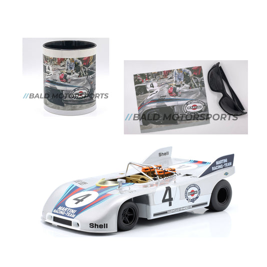 Produkt-Bundle bestehend aus Modellauto Porsche 908/03 1000km Nürburgring 1971 im Maßstab 1:18 inklusive passender Keramiktasse und Brillenputztuch