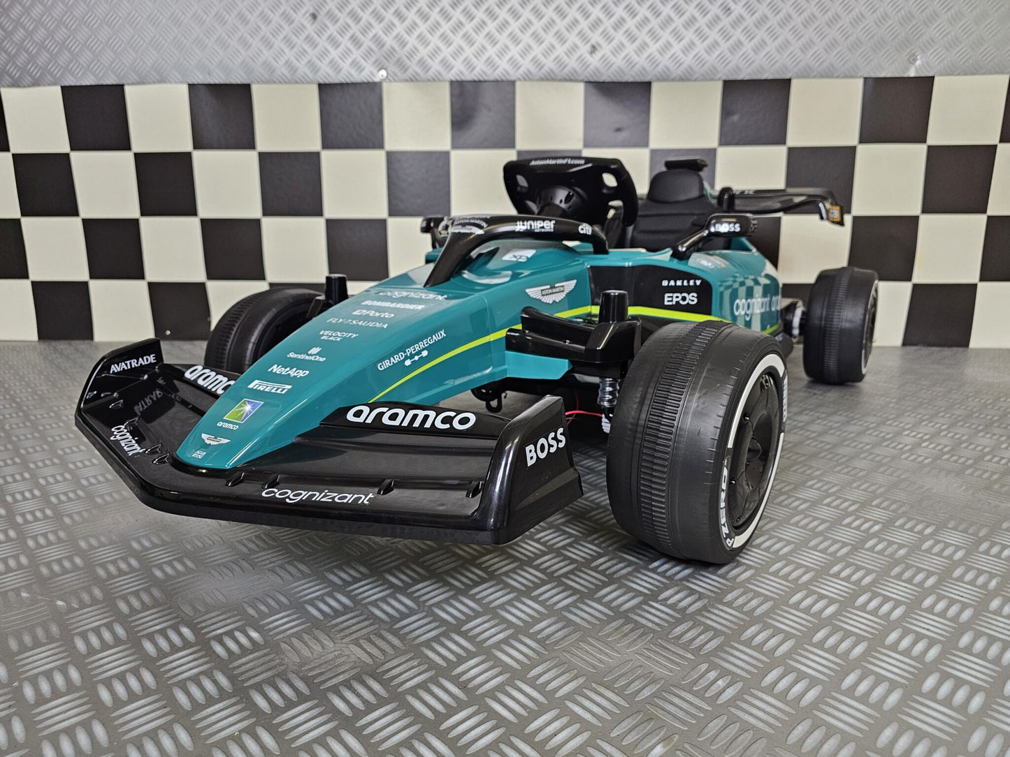 Aston Martin Formel 1 Kinderauto 24 Volt mit Fernbedienung | Offiziell lizenziert