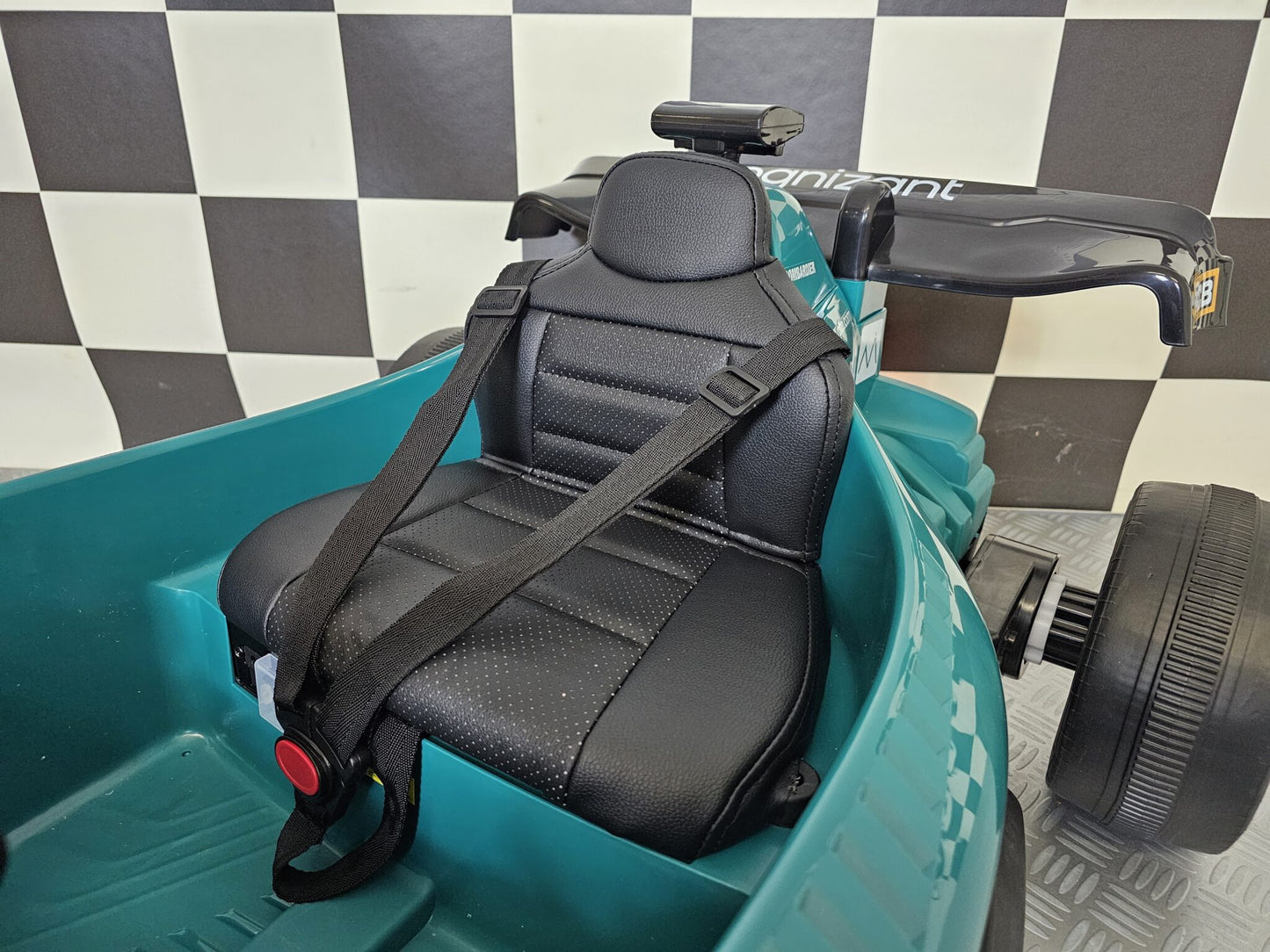 Aston Martin Formel 1 Kinderauto 24 Volt mit Fernbedienung | Offiziell lizenziert