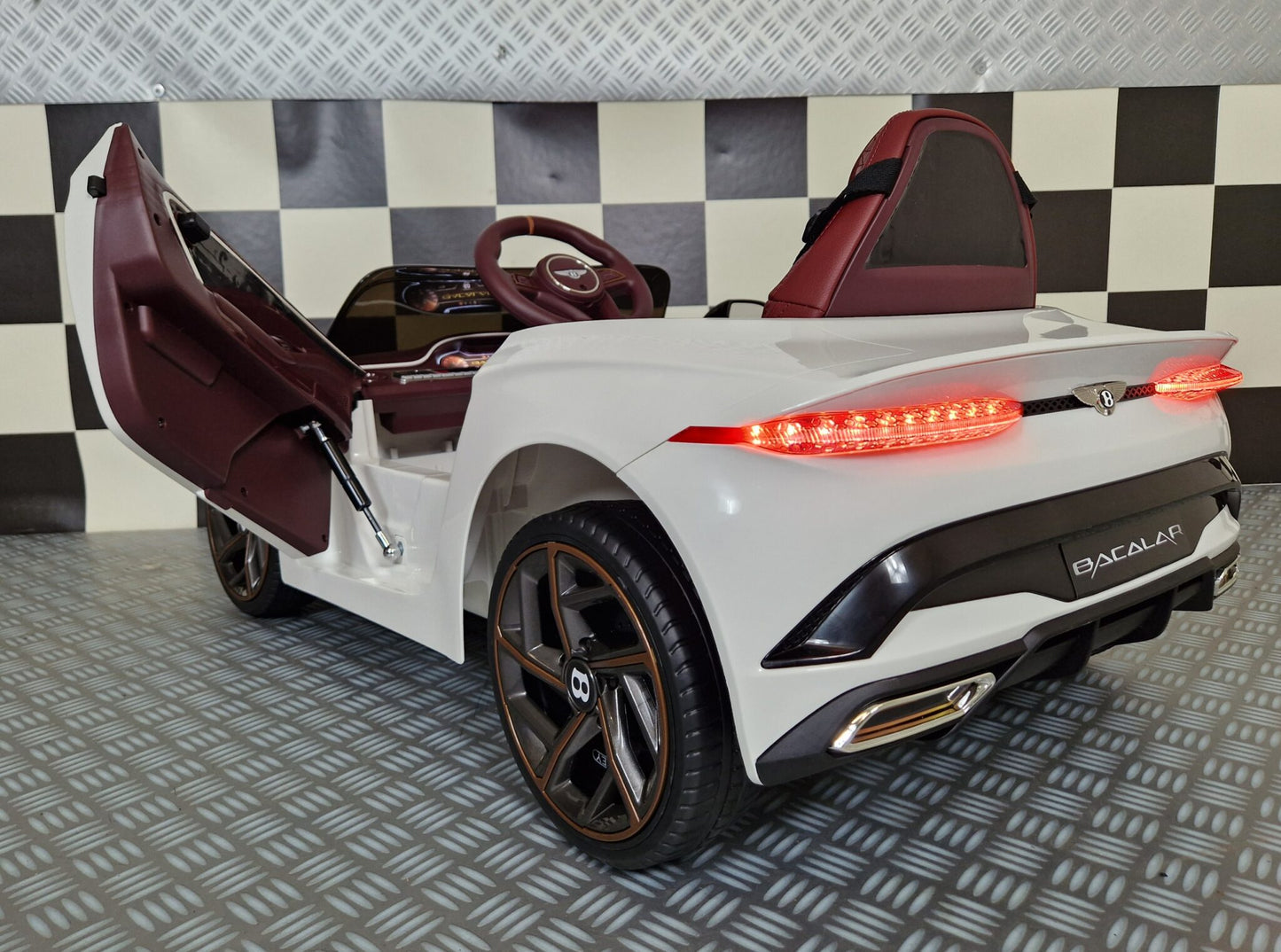 Bentley Bacalar Kinderauto 12 Volt Weiß mit Fernbedienung