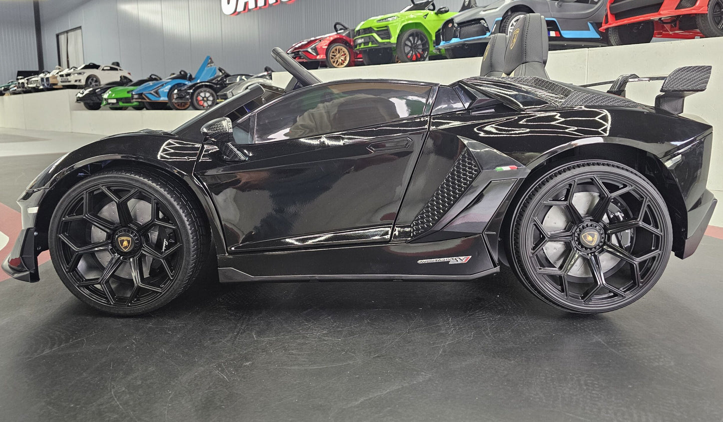 Lamborghini Aventador 2-Sitzer Kinderauto 24 Volt Drift Schwarz Metallic