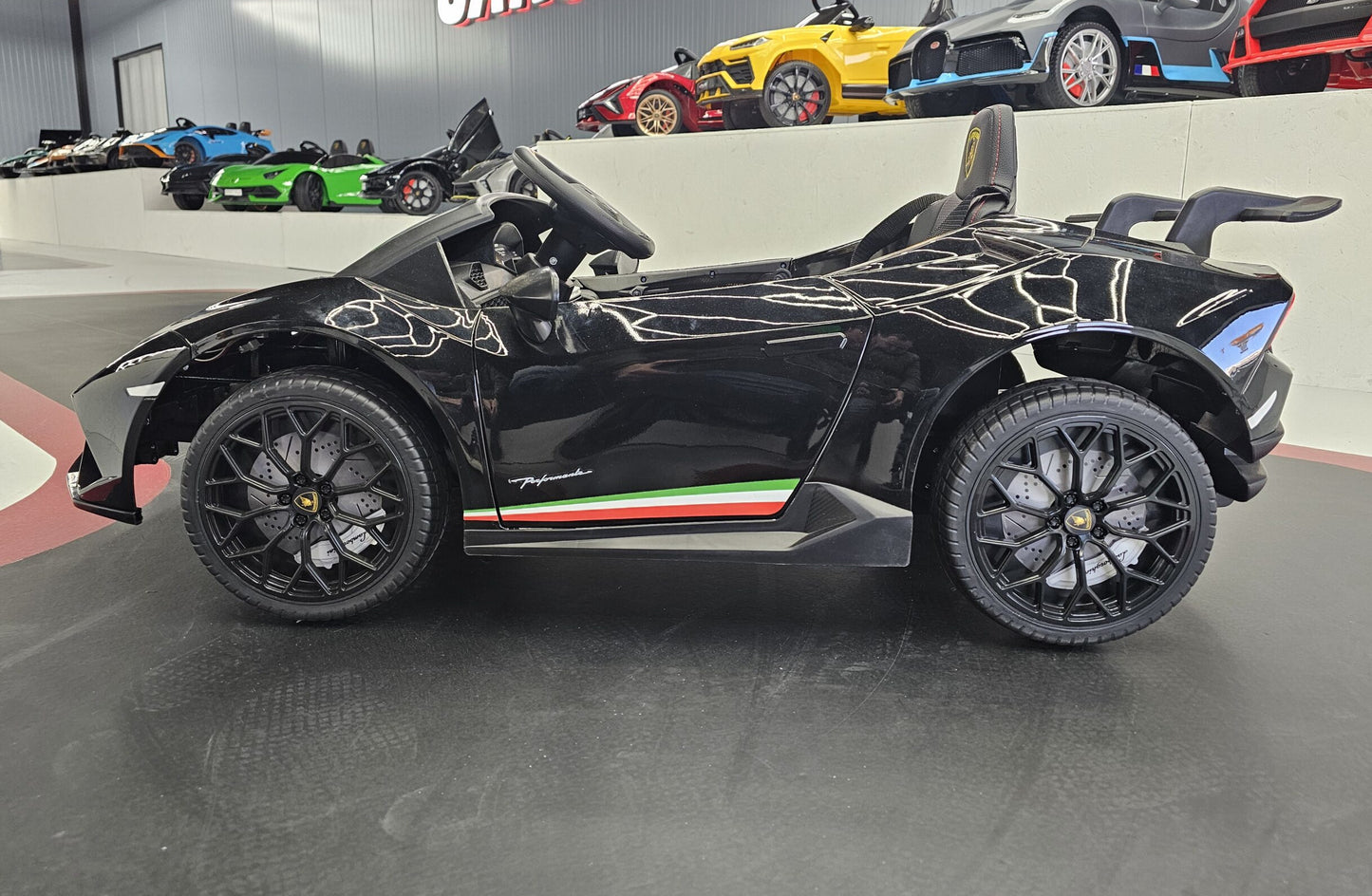 Lamborghini Huracán Kinderauto 12 Volt Schwarz Metallic mit Fernbedienung