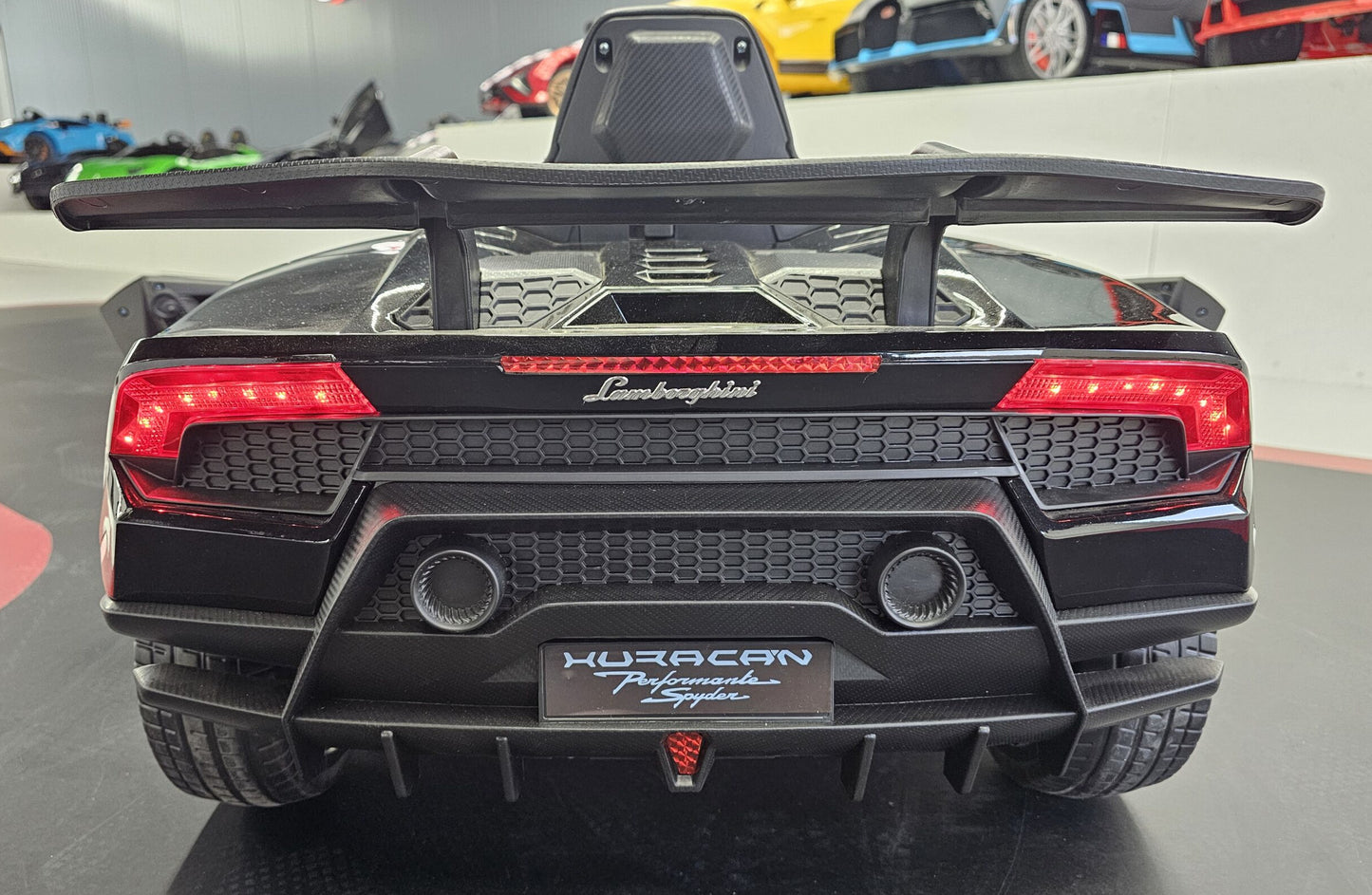 Lamborghini Huracán Kinderauto 12 Volt Schwarz Metallic mit Fernbedienung