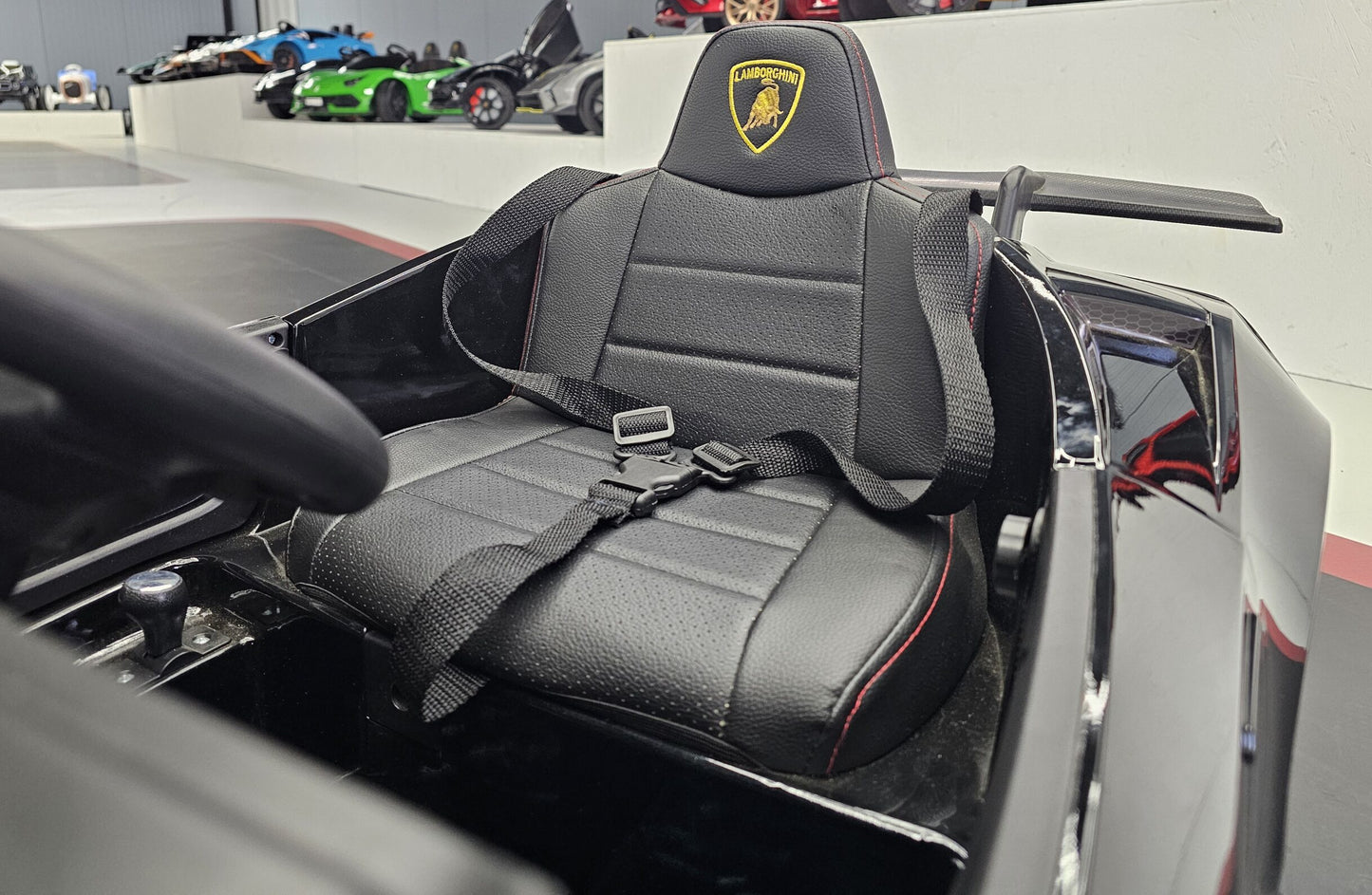 Lamborghini Huracán Kinderauto 12 Volt Schwarz Metallic mit Fernbedienung
